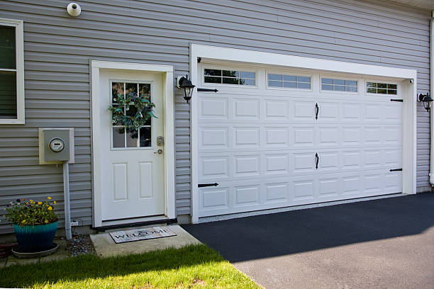 24/7 Emergency Garage Door Panel Replacement experts in Gananda, NY